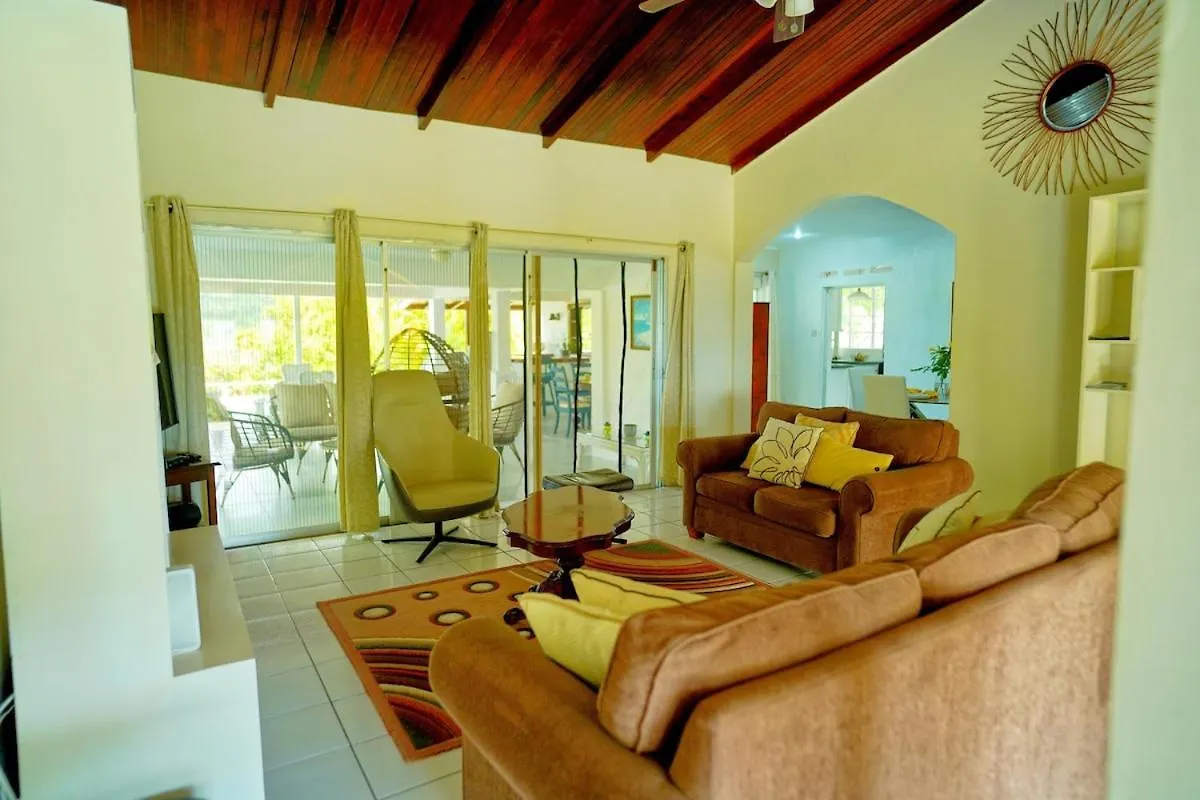 펜션 Almarlene House Spacious Home Sea Views Large Pool Cot Cook 그로스 아일릿